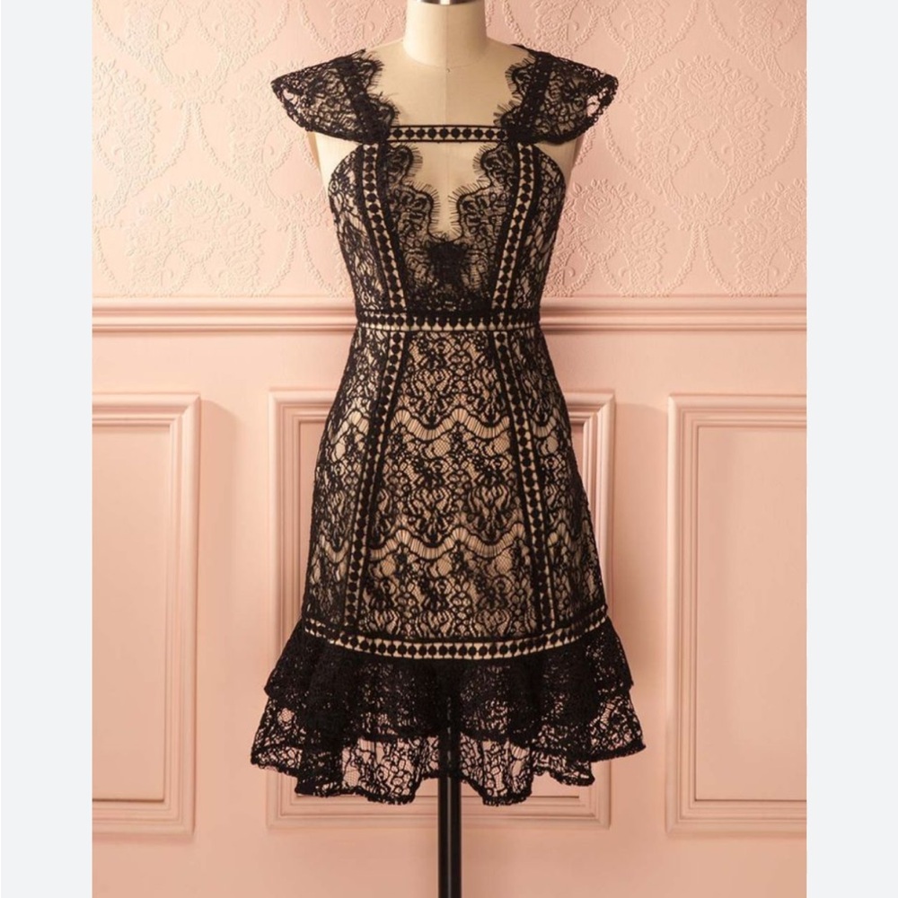 Emerie Dress in Black
For Love & Lemons